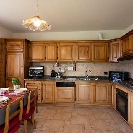Villa Mara - Aosta - 200 Mq - Wifi - Jacuzzi - Parcheggio - Giardino Bagian luar foto