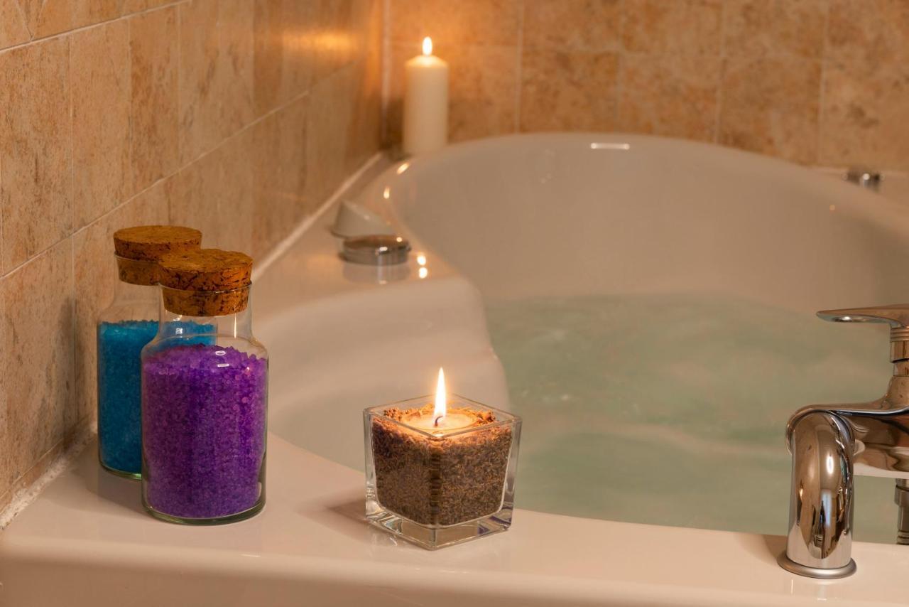 Villa Mara - Aosta - 200 Mq - Wifi - Jacuzzi - Parcheggio - Giardino Bagian luar foto