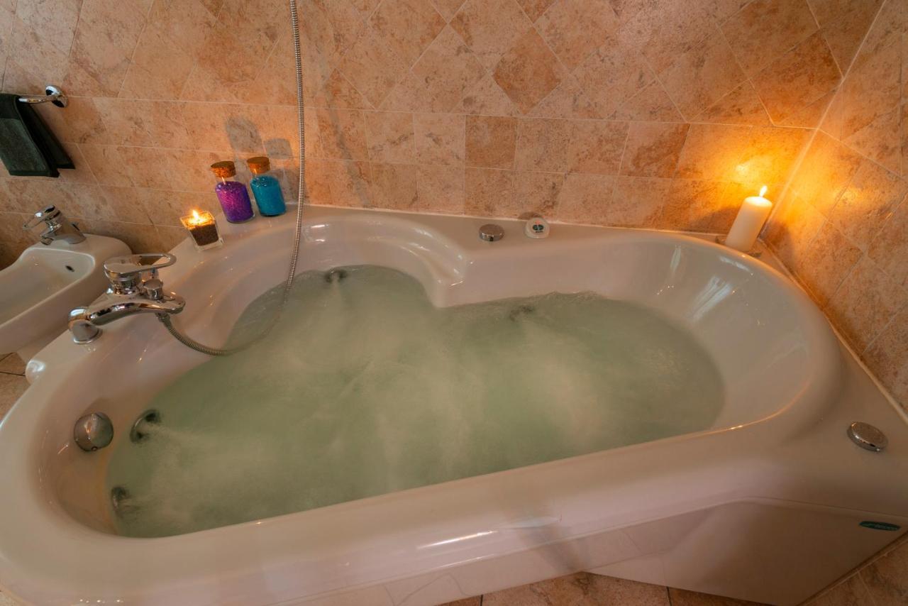 Villa Mara - Aosta - 200 Mq - Wifi - Jacuzzi - Parcheggio - Giardino Bagian luar foto