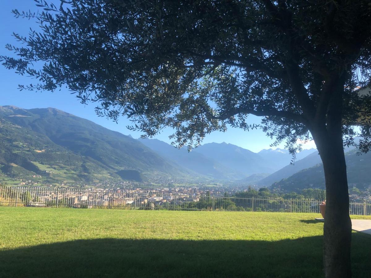 Villa Mara - Aosta - 200 Mq - Wifi - Jacuzzi - Parcheggio - Giardino Bagian luar foto