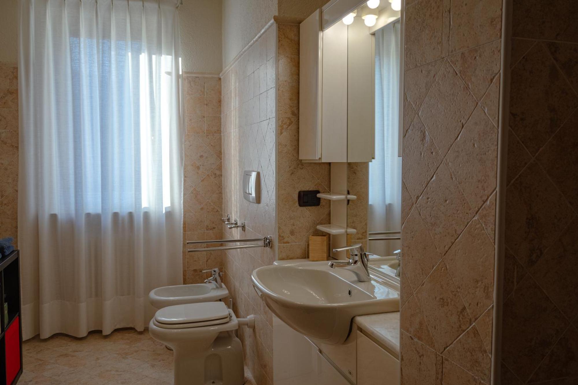 Villa Mara - Aosta - 200 Mq - Wifi - Jacuzzi - Parcheggio - Giardino Bagian luar foto