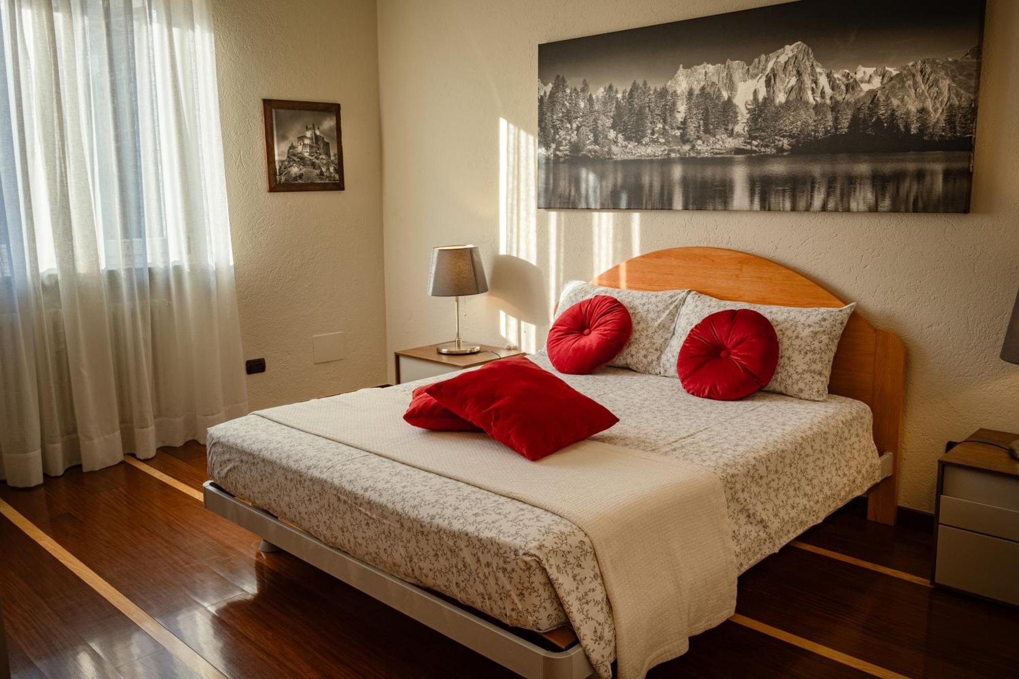 Villa Mara - Aosta - 200 Mq - Wifi - Jacuzzi - Parcheggio - Giardino Bagian luar foto